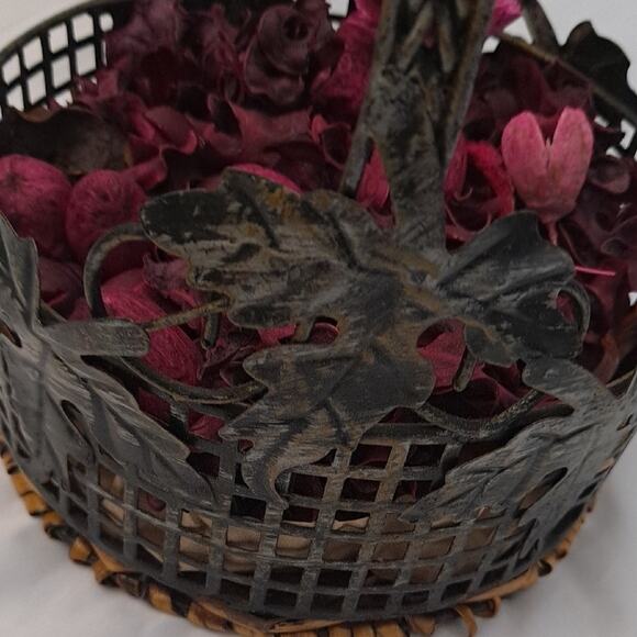 Decorative Basket with Pink Accents Potpurri Scented Very Fragrant - Picture 5 of 7